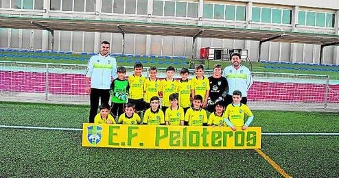 En la imagen, selección de Peloteros posa momentos antes de la disputa de un encuentro. En la imagen, selección de Peloteros posa momentos antes de la disputa de un encuentro.
