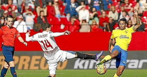 Lance del partido entre el Sevilla y Las Palmas. Lance del partido entre el Sevilla y Las Palmas.