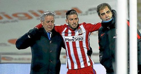 Carrasco tuvo que abandonar el campo con ayuda médica. Carrasco tuvo que abandonar el campo con ayuda médica.
