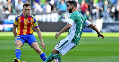 Montoya ha jugado los dos partidos completos desde que está en el Betis. Montoya ha jugado los dos partidos completos desde que está en el Betis.