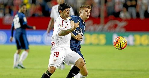 Banega y Kroos, en el partido de la primera vuelta. Banega y Kroos, en el partido de la primera vuelta.