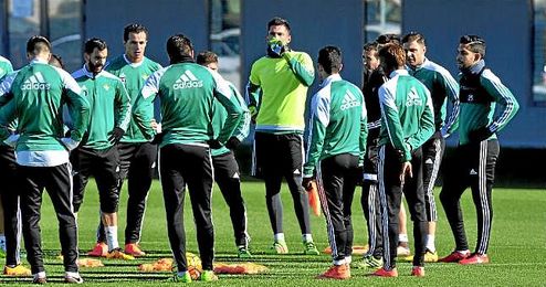 Adán es uno de los apercibidos de sanción en el Betis. Adán es uno de los apercibidos de sanción en el Betis.