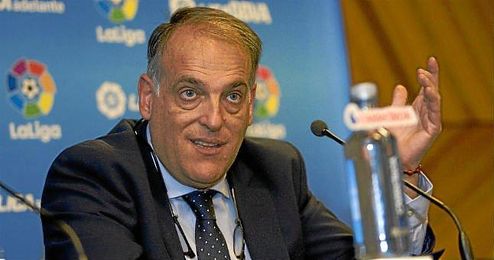 Tebas explicó que desde la unidad de investigación y prevención de amaños de la LFP se "monitorizan" las apuestas. Tebas explicó que desde la unidad de investigación y prevención de amaños de la LFP se "monitorizan" las apuestas.