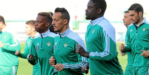 Kadir se entrena junto al grupo. Kadir se entrena junto al grupo.