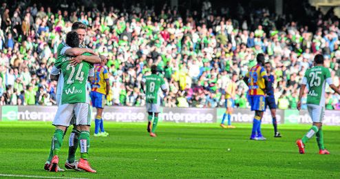 Los goles del Betis valen oro en esta Liga. Los goles del Betis valen oro en esta Liga.