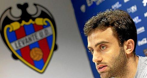 "Siempre voy a agradecer a la afición del submarino y a la familia Roig lo que me hicieron sentir", destacó Rossi. "Siempre voy a agradecer a la afición del submarino y a la familia Roig lo que me hicieron sentir", destacó Rossi.