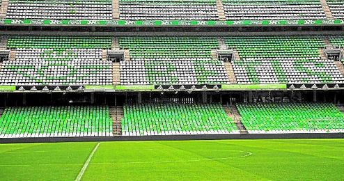 El socio tenía su asiento en la Grada Baja de Fondo, justo bajo el nombre del club. El socio tenía su asiento en la Grada Baja de Fondo, justo bajo el nombre del club.