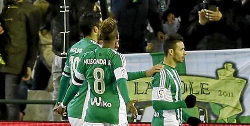 Rubén Castro hizo los dos goles verdiblancos. Rubén Castro hizo los dos goles verdiblancos.