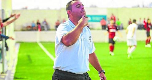 Manuel Luque, entrenador del Cabecense. Manuel Luque, entrenador del Cabecense.