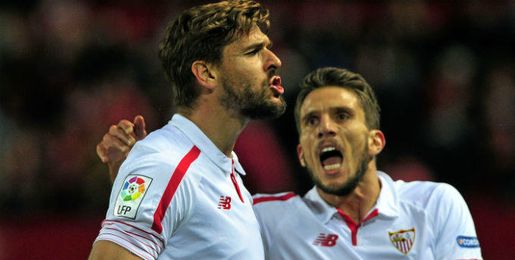 Llorente celebra el 1-0 con Carriço. Llorente celebra el 1-0 con Carriço.