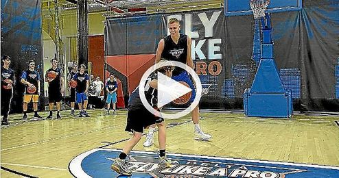 El pequeño que superó a Porzingis (vídeo) El pequeño que superó a Porzingis (vídeo)