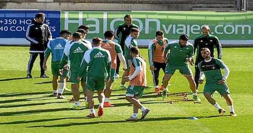Imagen del entrenamiento de esta mañana en la Ciudad Deportiva Luis del Sol. Imagen del entrenamiento de esta mañana en la Ciudad Deportiva Luis del Sol.