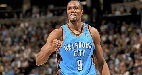 Serge Ibaka cosechó la pasada madrugada 13 puntos, 4 rebotes y 2 tapones. Serge Ibaka cosechó la pasada madrugada 13 puntos, 4 rebotes y 2 tapones.