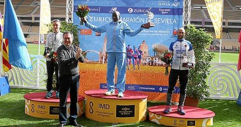 Imagen del podio del Zurich Maratón Sevilla. Imagen del podio del Zurich Maratón Sevilla.