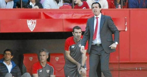 Emery, en el banquillo del Sevilla en el Sánchez Pizjuán. Emery, en el banquillo del Sevilla en el Sánchez Pizjuán.