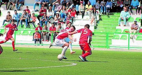 Un Antoniano con diez tiró de casta para doblegar al Espeleño. Un Antoniano con diez tiró de casta para doblegar al Espeleño.