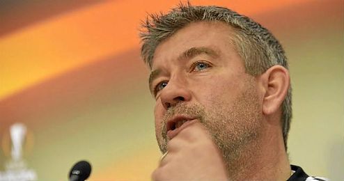 Urs Fischer, técnico del Basilea, en sala de prensa. Urs Fischer, técnico del Basilea, en sala de prensa.