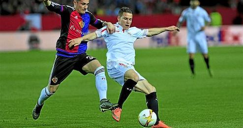Gameiro, en un lance del Sevilla-Basilea. Gameiro, en un lance del Sevilla-Basilea.