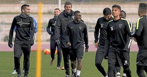 Javi Gracia con sus pupilos en un entrenamiento. Javi Gracia con sus pupilos en un entrenamiento.