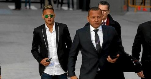 Un tribunal federal de Sao Paulo ya bloqueó activos del delantero blaugrana el pasado febrero. Un tribunal federal de Sao Paulo ya bloqueó activos del delantero blaugrana el pasado febrero.