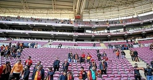 El partido fue aplazado por motivos de seguridad. El partido fue aplazado por motivos de seguridad.