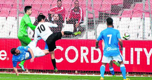 Borja Lasso hace el primer gol del choque. Borja Lasso hace el primer gol del choque.