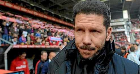 Simeone, en el partido en el Molinón ante el Sporting de Gijón. Simeone, en el partido en el Molinón ante el Sporting de Gijón.