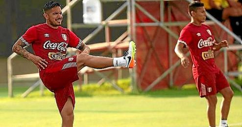 Vargas, durante un entrenamiento con Perú. Vargas, durante un entrenamiento con Perú.