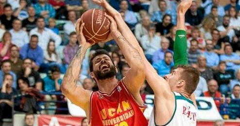 Los sevillanos nunca se fueron del encuentro, pero tampoco llegó a imponerse. Los sevillanos nunca se fueron del encuentro, pero tampoco llegó a imponerse.