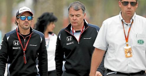 Alonso tendrá que pasar de nuevo los exámenes médicos en ocho o nueve días. Alonso tendrá que pasar de nuevo los exámenes médicos en ocho o nueve días.
