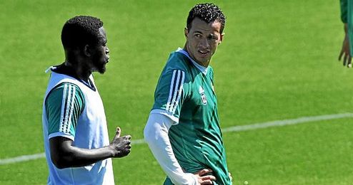 Damiao, en un entrenamiento junto a N´Diaye. Damiao, en un entrenamiento junto a N´Diaye.