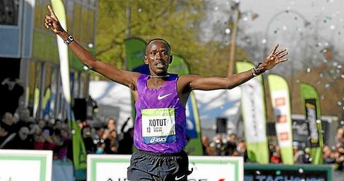 Kotut cruzó la línea de meta en primera posición. Kotut cruzó la línea de meta en primera posición.