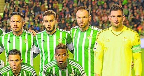 Pezzella y Westermann formaron la pareja de centrales ante Málaga y Atlético. Pezzella y Westermann formaron la pareja de centrales ante Málaga y Atlético.