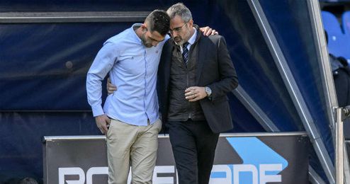 Adán da la cara por Macià y por sus compañeros. Adán da la cara por Macià y por sus compañeros.