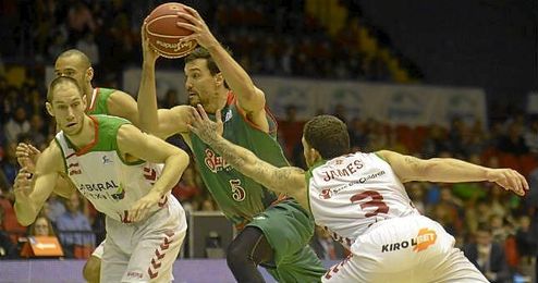 Alfonso Sánchez, en el partido ante el Laboral Kutxa. Alfonso Sánchez, en el partido ante el Laboral Kutxa.