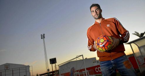 Iborra posa para ESTADIO en la ciudad deportiva del Sevilla. Iborra posa para ESTADIO en la ciudad deportiva del Sevilla.