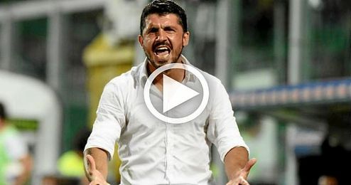 Abofeteó a su ayudante durante un partido de liga contra el Spal. Abofeteó a su ayudante durante un partido de liga contra el Spal.