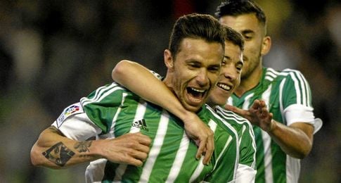 Rubén Castro, celebrando el gol. Rubén Castro, celebrando el gol.