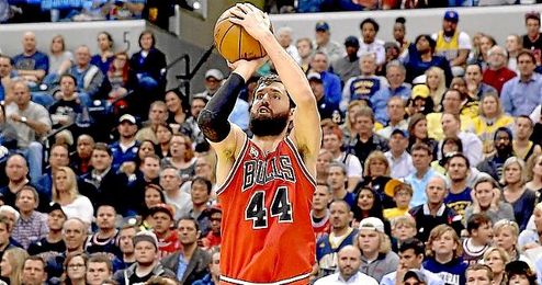Nikola Mirotic en acción Nikola Mirotic en acción