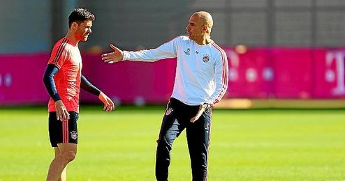 Alonso junto a Pepe Guardiola Alonso junto a Pepe Guardiola