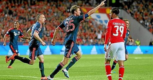 Müller celebra su gol ante el Benfica. Müller celebra su gol ante el Benfica.