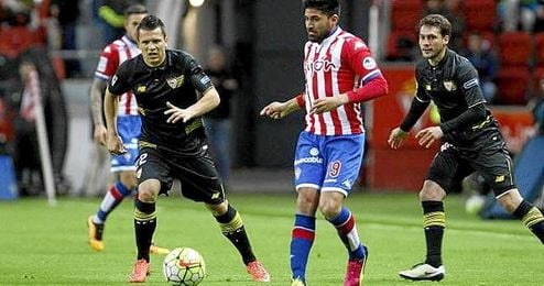 Imagen de Konoplyanka y Cristóforo en El Molinón. Imagen de Konoplyanka y Cristóforo en El Molinón.