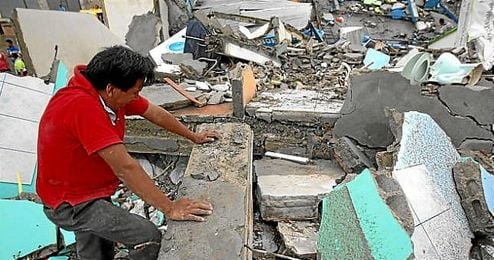 Imagen de uno de los afectados por el terremoto de Ecuador. Imagen de uno de los afectados por el terremoto de Ecuador.