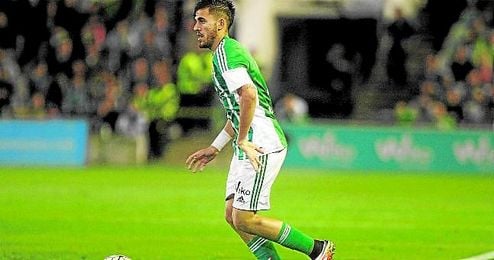 El utrerano Dani Ceballos, sobre el césped del Benito Villamarín ante Las Palmas. El utrerano Dani Ceballos, sobre el césped del Benito Villamarín ante Las Palmas.