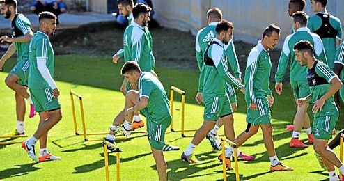 Imagen de una sesión de entrenamiento del Betis. Imagen de una sesión de entrenamiento del Betis.