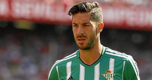 Cejudo salió en la segunda parte e intentó más que sus compañeros. Cejudo salió en la segunda parte e intentó más que sus compañeros.