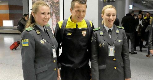Konoplyanka recibido como honores en Lviv. Konoplyanka recibido como honores en Lviv.