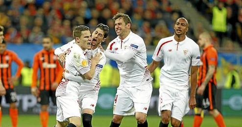 Gameiro marcó el tanto del empate en Lviv al transformar el penalti cometido sobre Vitolo. Gameiro marcó el tanto del empate en Lviv al transformar el penalti cometido sobre Vitolo.