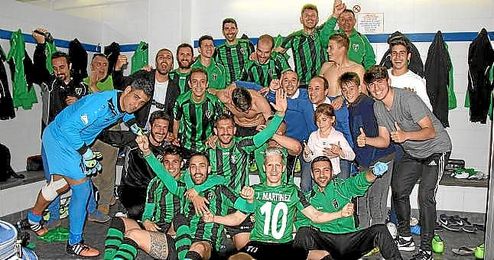 El vestuario del Europa FC, celebrando el pase a la final. El vestuario del Europa FC, celebrando el pase a la final.