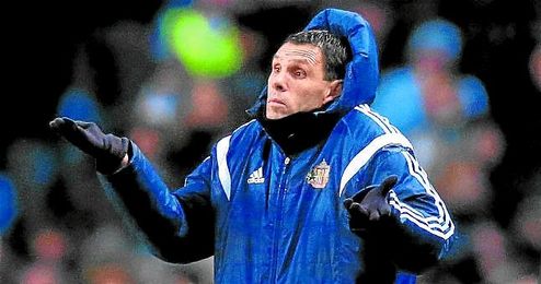 Gustavo Poyet suena para ocupar el banquillo bético. Gustavo Poyet suena para ocupar el banquillo bético.